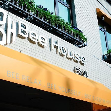 Отель Bee House By Cosmos Creation - Taipei Main Station Экстерьер фото